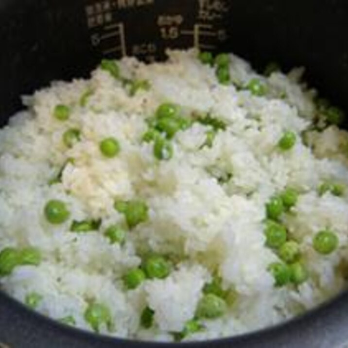 色と香り勝ち!のえんどう豆ご飯